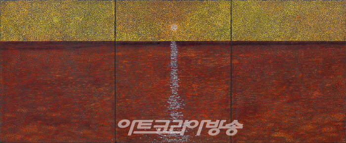 다니엘 보이드(b. 1982)〈Untitled (SFPIVOCNH)〉2022Oil, acrylic and archival glue on canvas153 x 366 cm Courtesy of the artist and Kukje Gallery사진: 안천호