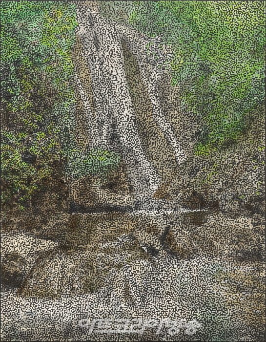 다니엘 보이드(b. 1982)〈Untitled (IODIWHTCTBH)〉2022Oil, acrylic, charcoal and archival glue on canvas138 x 107 cm Courtesy of the artist and Kukje Gallery사진: 안천호