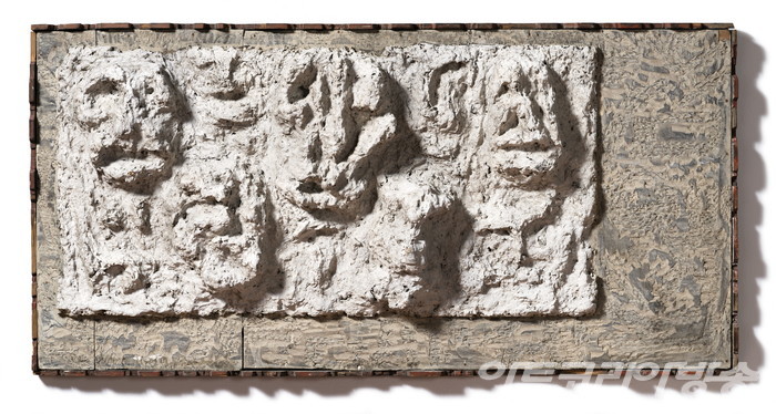 마스크, 1965, 265x130x12cm, 나무에 종이죽 / 이응노미술관 소장품전