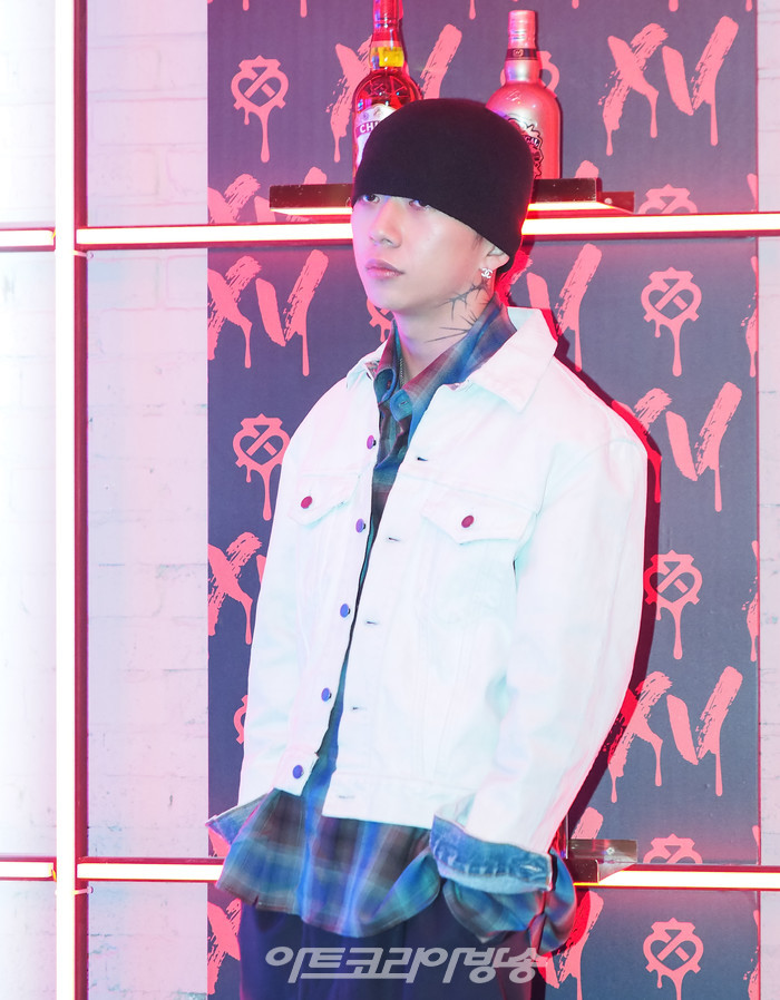 시바스(CHIVAS) 브랜드 팝업 스토어 '시바스 리갈 길'(CHIVAS REGAL GIL) 행사 포토월 행사(래퍼 우원재). 2023.01.11 사진 ⓒ아트코리아방송 이용선 기자​