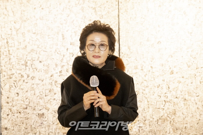 남기희 개인전 '무하유지향無何有之鄕 INFINITY' opening-남기희 작가가 인사말을 전하고 있다.