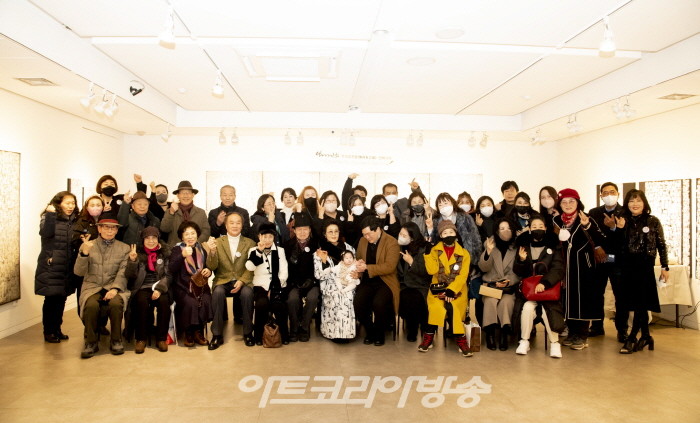 남기희 개인전 '무하유지향無何有之鄕 INFINITY' opening-단체사진 촬영