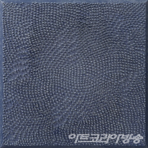 김찬일 作_Line 171101BH_Acrylic on canvas_90x90cm_2017 / White Rainbow 展