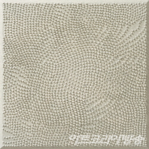 김찬일 作_Line 180503WW_Acrylic on canvas_90x90cm_2018 / White Rainbow 展