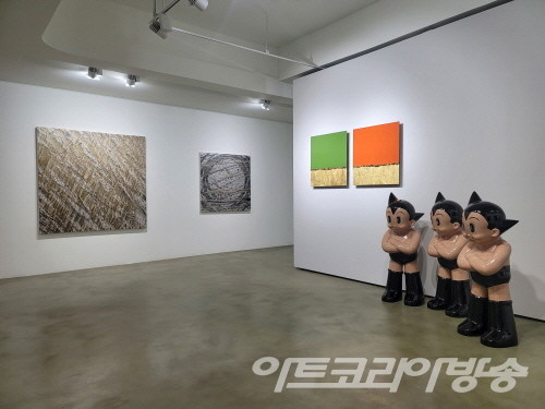White Rainbow 展 전시전경_호리아트스페이스
