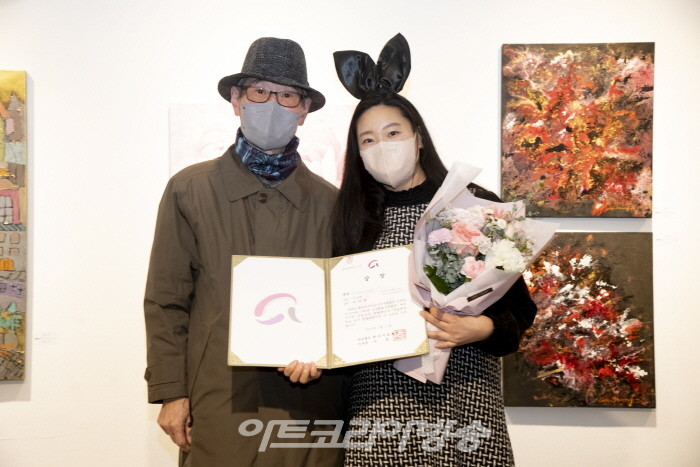 제9회 인사동 감성미술제 '상상초월'展-한국미술협회 이사장상 유지영 작가