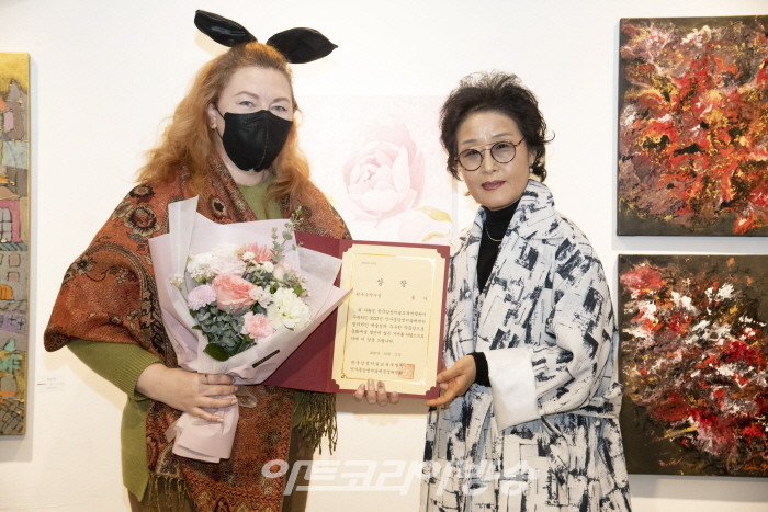 제9회 인사동 감성미술제 '상상초월'展-한국감성미술제 최우수작가상 나기비나 올가 작가