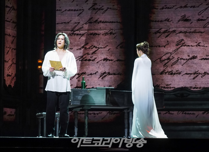 뮤지컬 '베토벤' 프레스콜(안토니 브렌타노 역 조정은, 루드비히 반 베토벤 박은태). 2023.01.19 사진 ⓒ아트코리아방송 이용선 기자​