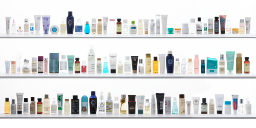 책가의 일회용품#05_180x90cm_피그먼트프린트_2022 ⓒ 김미자 '책가풍경' 展