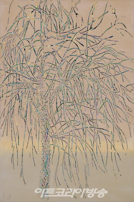 정회윤, 버드나무_이른봄, 60X40cm, 자작나무에 천연옻칠, 자개, 2022