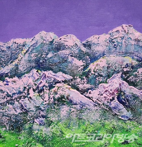 조문영 作_산_Acrylic mixed media on canvas_38.9x38.9cm