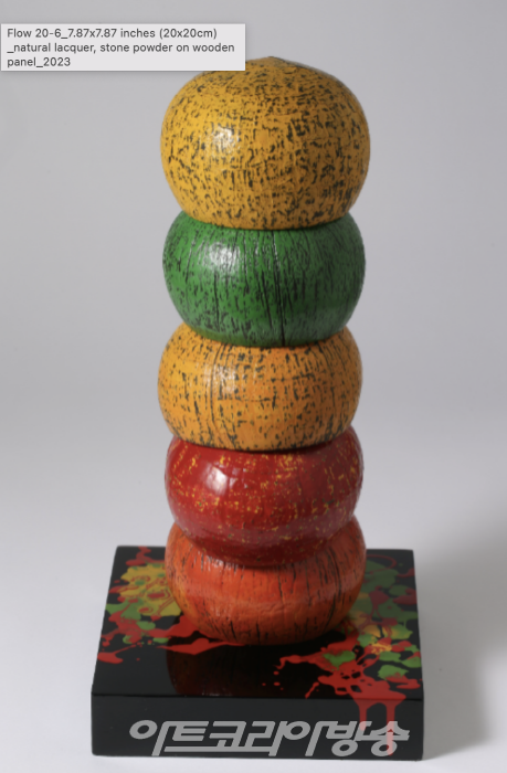 Hearts_15.74x7.87x7.87 inches (40x20x20cm) _natural lacquer on coconut bowl_2023