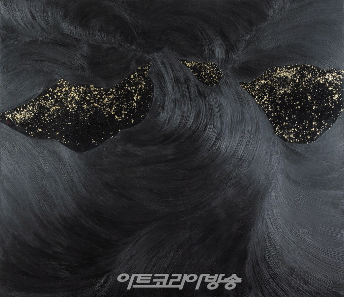 Insoo Chun, Flow #1_140x160cm_natural lacquer on wooden panel, gold leaf, mother of pearl_2017