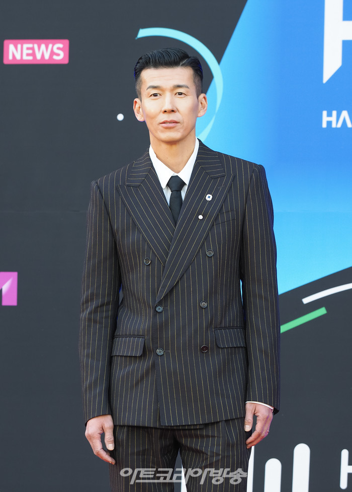 [AK포토] 션, 기부천사의 손하트