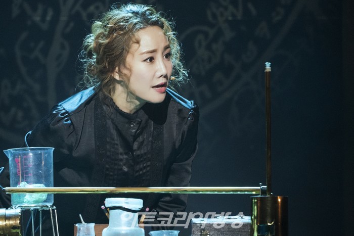 뮤지컬 '마리 퀴리' 공연 장면. 제공 라이브(주)