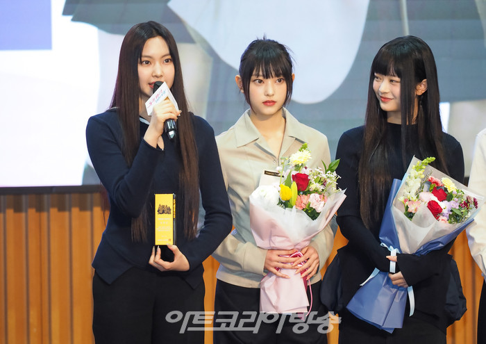 그룹 뉴진스가 16일 서울 중구 서울특별시청에서 서울특별시 홍보대사 감사패 수여 및 위촉식에 참석해 호보대사에 위촉되었다(혜인-해린-하니). 2023.02.16 사진 ⓒ아트코리아방송 이용선 기자​