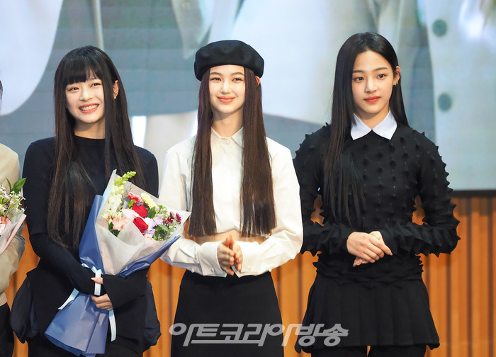 그룹 뉴진스가 16일 서울 중구 서울특별시청에서 서울특별시 홍보대사 감사패 수여 및 위촉식에 참석해 호보대사에 위촉되었다(하니-다니엘-민지). 2023.02.16 사진 ⓒ아트코리아방송 이용선 기자​