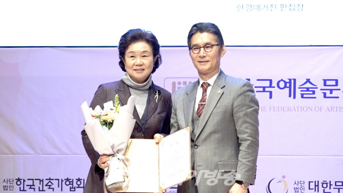 국회 체육관광위원회위원장상-오수연 한국예총부산광역시연합회 회장