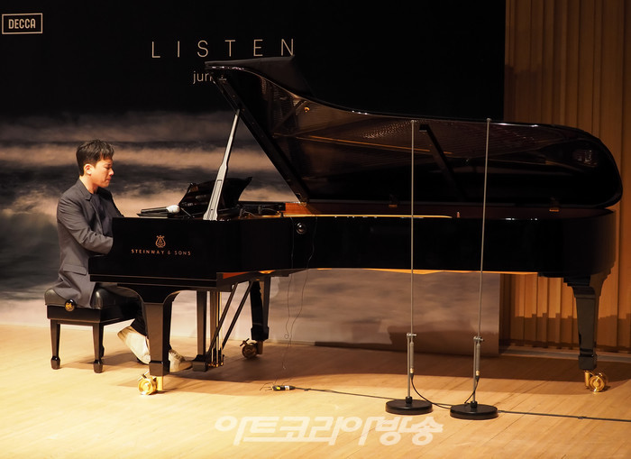 음악감독 정재일  레이블 데카(DECCA)에서 데뷔 앨범 '리슨(LISTEN)' 기자간담회. 2023.02.24 사진 ⓒ아트코리아방송 이용선 기자​