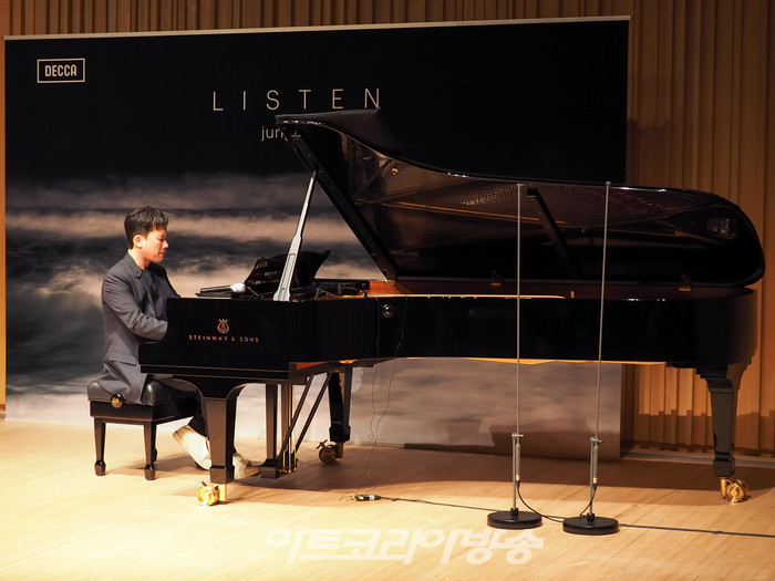 음악감독 정재일 레이블 데카(DECCA)에서 데뷔 앨범 '리슨(LISTEN)' 기자간담회. 2023.02.24 사진 ⓒ아트코리아방송 이용선 기자​