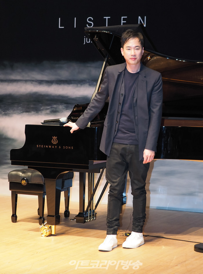 음악감독 정재일 레이블 데카(DECCA)에서 데뷔 앨범 '리슨(LISTEN)' 기자간담회. 2023.02.24 사진 ⓒ아트코리아방송 이용선 기자​