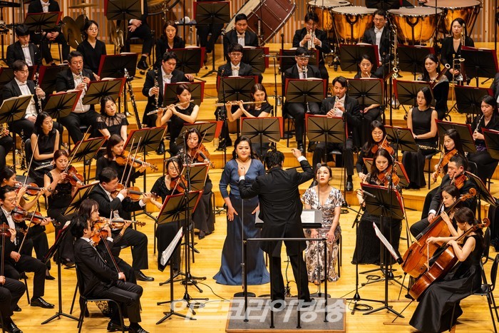 W필하모닉오케스트라의 구스타프 말러의 교향곡 전곡 시리즈의 세 번째 연주인 교황곡 2번(부활) 연주회가 지난 2월 21일 오후 서울 서초구 롯데콘서트홀에서 열렸다. 사진제공 W필하모닉오케스트라