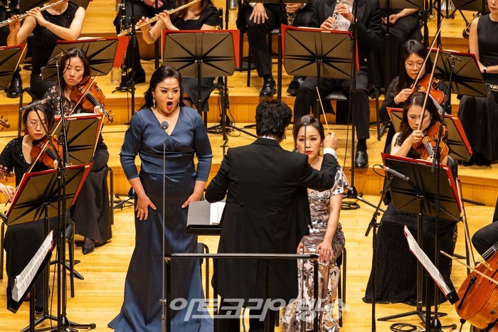 W필하모닉오케스트라의 구스타프 말러의 교향곡 전곡 시리즈의 세 번째 연주인 교황곡 2번(부활) 연주회가 지난 2월 21일 오후 서울 서초구 롯데콘서트홀에서 열렸다. 사진제공 W필하모닉오케스트라