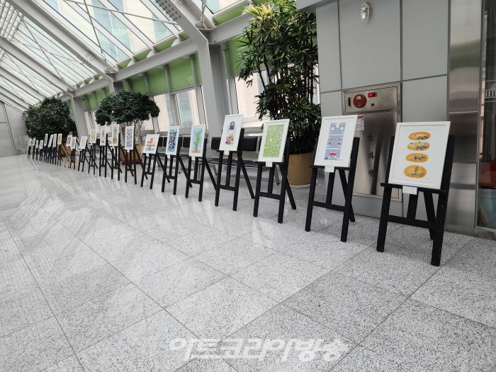 한국원로만화가협회 50인 '우리는 하나다, 하얀나비' 국회展