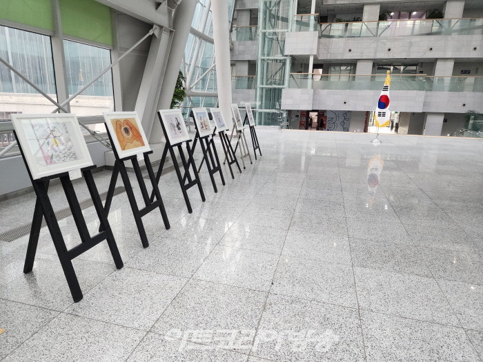 한국원로만화가협회 50인 '우리는 하나다, 하얀나비' 국회展