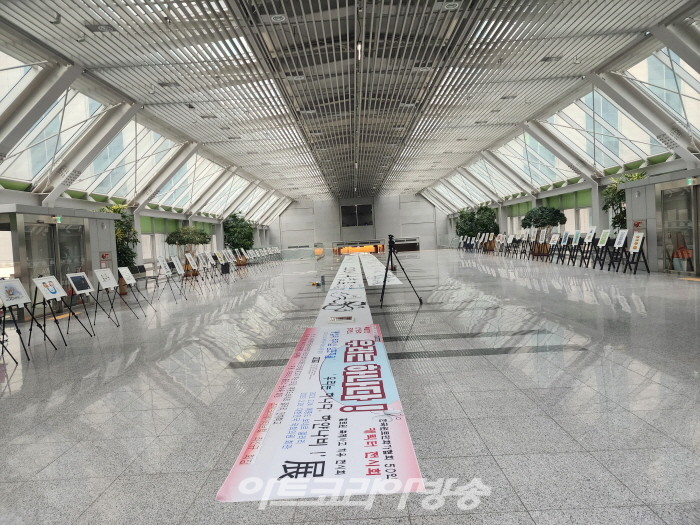 한국원로만화가협회 50인 '우리는 하나다, 하얀나비' 국회展