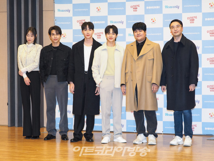 '큐티파이 투 유(Cutie Pie 2 You) 오픈 기념 기자간담회(사진 왼쪽부터 헤븐리 장지혜 총괄이사, 토미 싯티촉 푸에크풀폴, 지 프록, 누뉴 차와린, 도문디 대표 어플션 키티팟 잠파, 천리칭)2023.03.02 사진 ⓒ아트코리아방송 이용선 기자​​