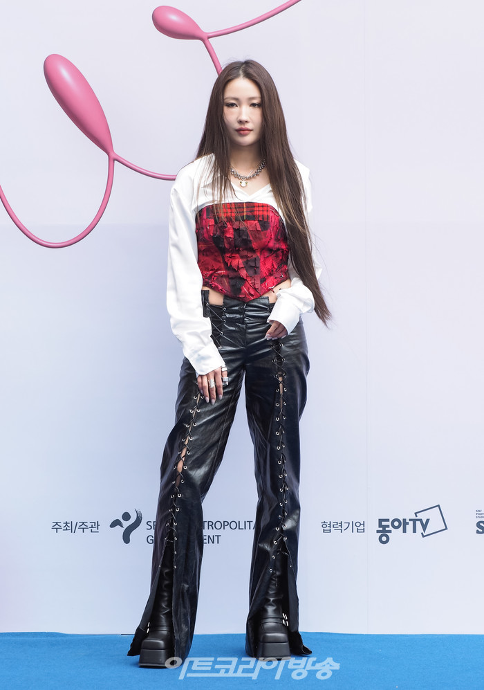 '2023 F/W 서울패션위크' 오프닝 이성동 디자이너의 얼킨(Ul:kin) 패션쇼 포토월(뷰티크리에이터 이사배) 2023.03.15 사진 ⓒ아트코리아방송 이용선 기자​​