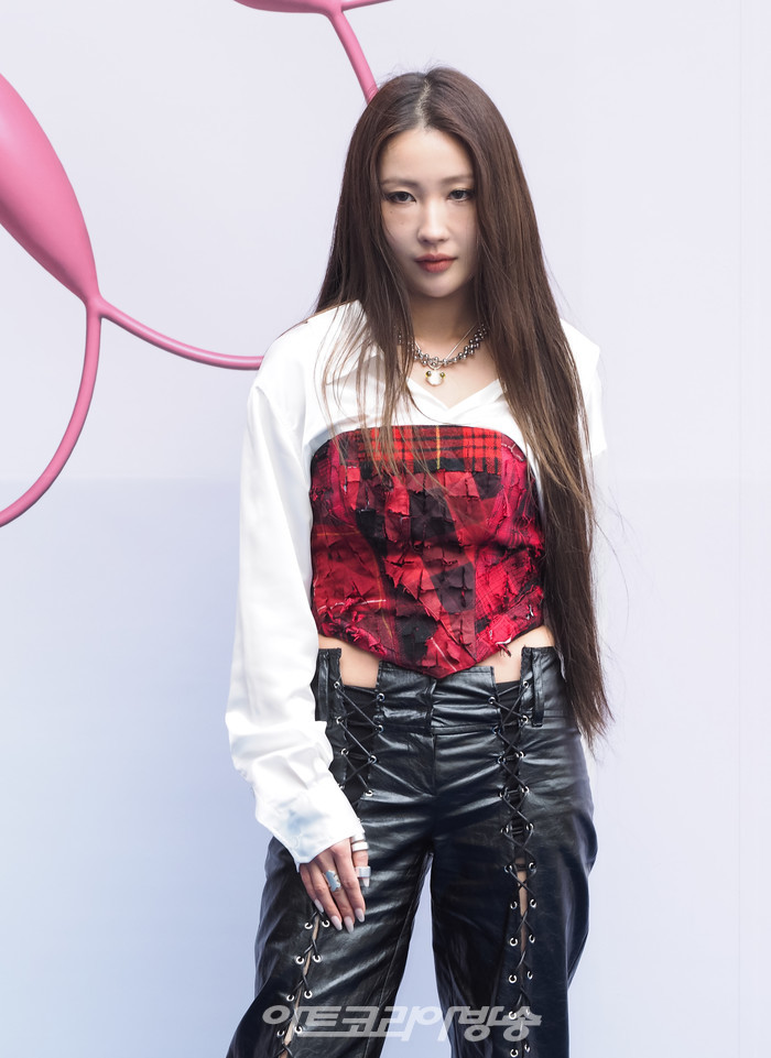 '2023 F/W 서울패션위크' 오프닝 이성동 디자이너의 얼킨(Ul:kin) 패션쇼 포토월(뷰티크리에이터 이사배) 2023.03.15 사진 ⓒ아트코리아방송 이용선 기자​​