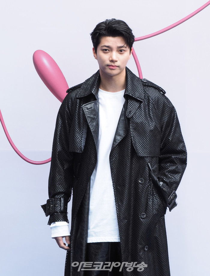 '2023 F/W 서울패션위크' 오프닝 이성동 디자이너의 얼킨(Ul:kin) 패션쇼 포토월(배우 오승윤) 2023.03.15 사진 ⓒ아트코리아방송 이용선 기자​​