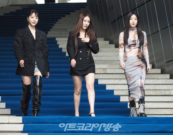 '2023 F/W 서울패션위크' 오프닝 이성동 디자이너의 얼킨(Ul:kin) 패션쇼 포토월(브레이브걸스 민영, 은지, 유나) 2023.03.15 사진 ⓒ아트코리아방송 이용선 기자​​