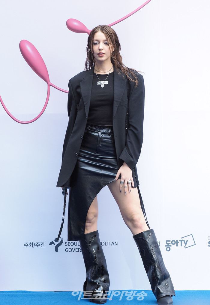 '2023 F/W 서울패션위크' 오프닝 이성동 디자이너의 얼킨(Ul:kin) 패션쇼 포토월(안젤리나다닐로바) 2023.03.15 사진 ⓒ아트코리아방송 이용선 기자​​