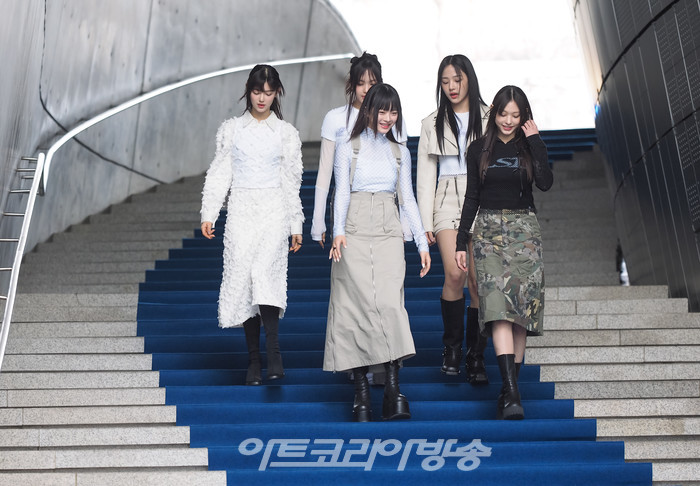 '2023 F/W 서울패션위크' 오프닝 이성동 디자이너의 얼킨(Ul:kin) 패션쇼 포토월(뉴진스 혜인-하니-다니엘-해린-민지) 2023.03.15 사진 ⓒ아트코리아방송 이용선 기자​​