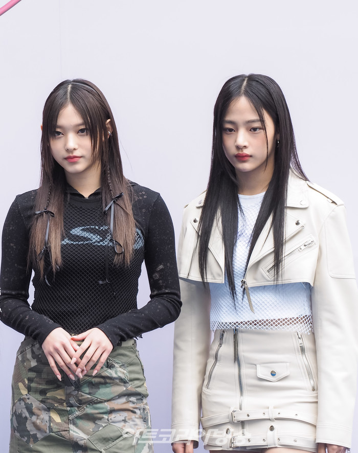 '2023 F/W 서울패션위크' 오프닝 이성동 디자이너의 얼킨(Ul:kin) 패션쇼 포토월(뉴진스 해린-민지) 2023.03.15 사진 ⓒ아트코리아방송 이용선 기자​​