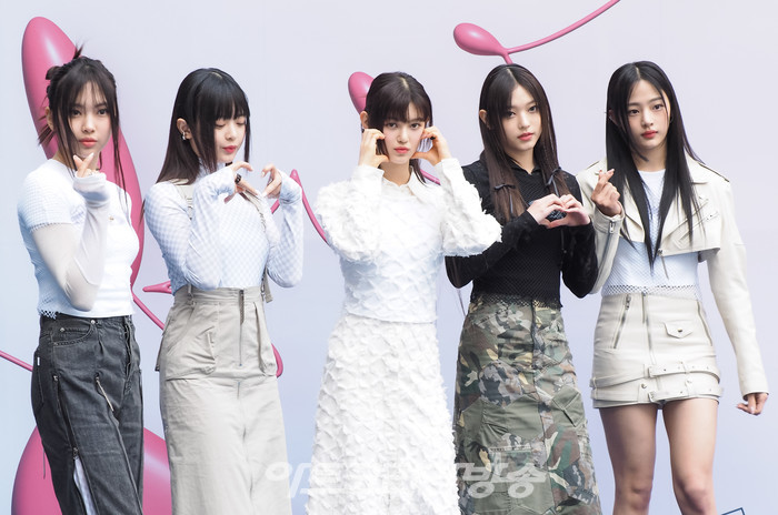 '2023 F/W 서울패션위크' 오프닝 이성동 디자이너의 얼킨(Ul:kin) 패션쇼 포토월(뉴진스 혜인-하니-다니엘-해린-민지) 2023.03.15 사진 ⓒ아트코리아방송 이용선 기자​​