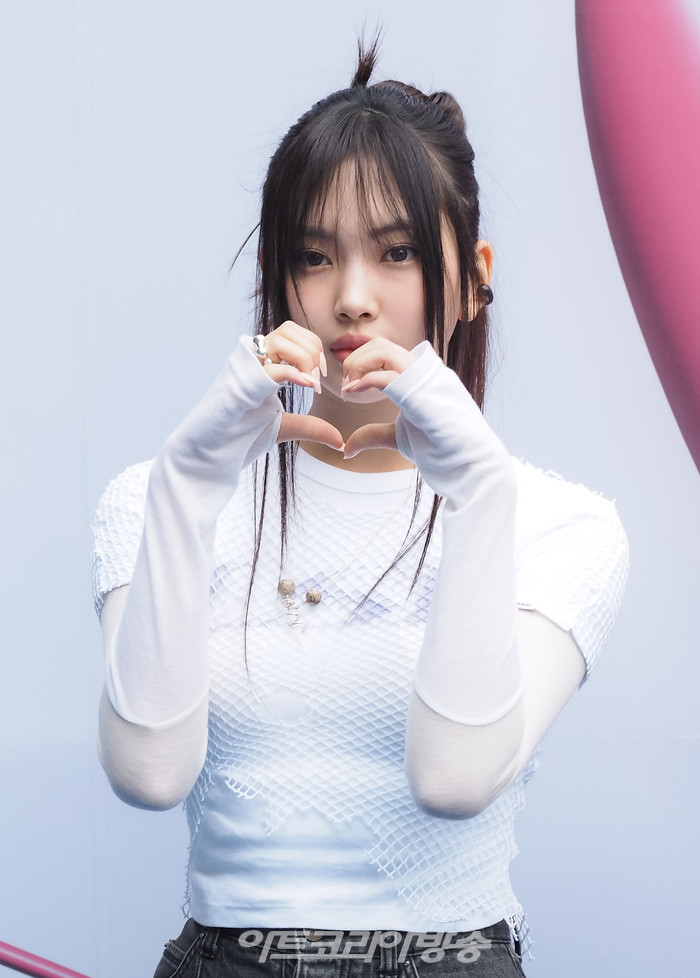 '2023 F/W 서울패션위크' 오프닝 이성동 디자이너의 얼킨(Ul:kin) 패션쇼 포토월(뉴진스 혜인) 2023.03.15 사진 ⓒ아트코리아방송 이용선 기자​​