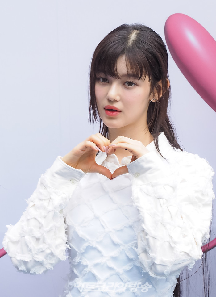 '2023 F/W 서울패션위크' 오프닝 이성동 디자이너의 얼킨(Ul:kin) 패션쇼 포토월(뉴진스 다니엘) 2023.03.15 사진 ⓒ아트코리아방송 이용선 기자​​