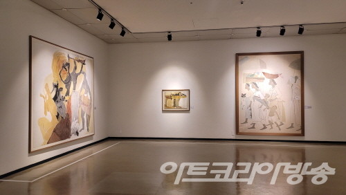 박래현 전시전경, 200호 대작 이른아침, 향연 [사진=예술의전당 한가람미술관]