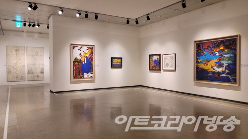 박생광 전시전경, 대표작 해질녘, 꽃가마 [사진=예술의전당 한가람미술관]