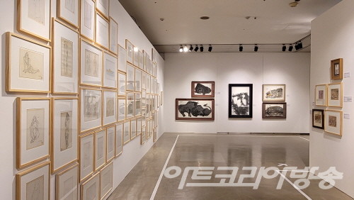 박생광 전시전경, 초기 수묵작품들과 100여점의 스케치 [사진=예술의전당 한가람미술관]