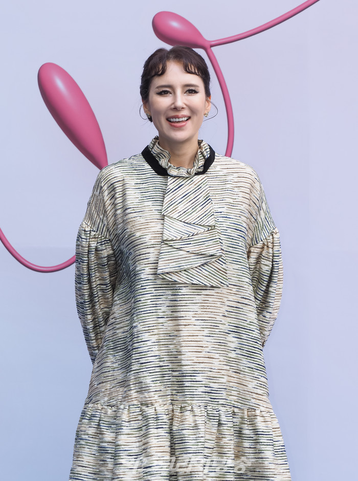 '2023 F/W 서울패션위크' 고미진 디자이너의 메종니카(MAISON NICA) 패션쇼 포토월(방송인 에바) 2023.03.19 사진 ⓒ아트코리아방송 이용선 기자​​