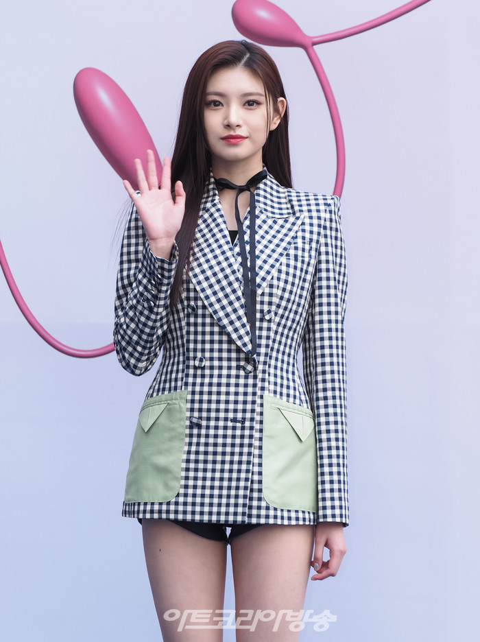 '2023 F/W 서울패션위크' 고미진 디자이너의 메종니카(MAISON NICA) 패션쇼 포토월(에버글로우 왕이런) 2023.03.19 사진 ⓒ아트코리아방송 이용선 기자​​