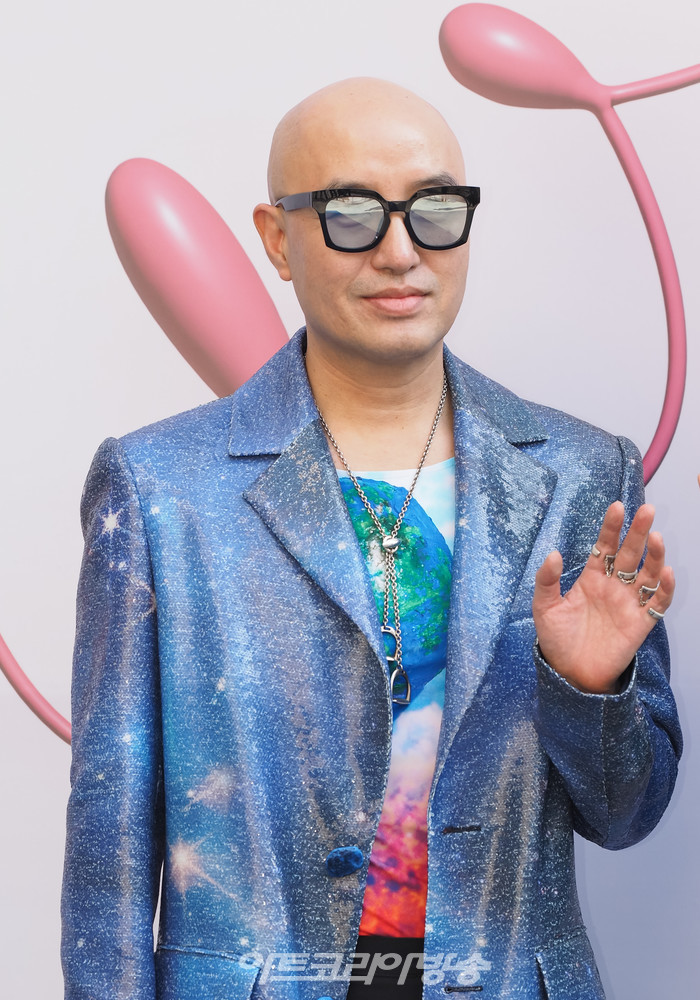 '2023 F/W 서울패션위크' 이상봉 디자이너의 이상봉(LIE SANG BONG) 패션쇼 포토월(홍석천) 2023.03.19 사진 ⓒ아트코리아방송 이용선 기자​​