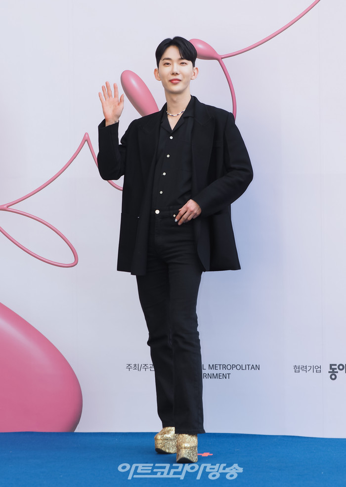 '2023 F/W 서울패션위크' 이상봉 디자이너의 이상봉(LIE SANG BONG) 패션쇼 포토월(조권) 2023.03.19 사진 ⓒ아트코리아방송 이용선 기자​​