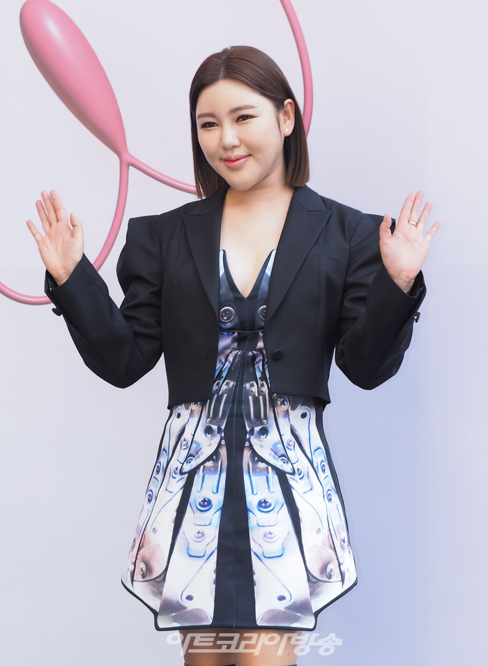 '2023 F/W 서울패션위크' 이상봉 디자이너의 이상봉(LIE SANG BONG) 패션쇼 포토월(송가인) 2023.03.19 사진 ⓒ아트코리아방송 이용선 기자​​