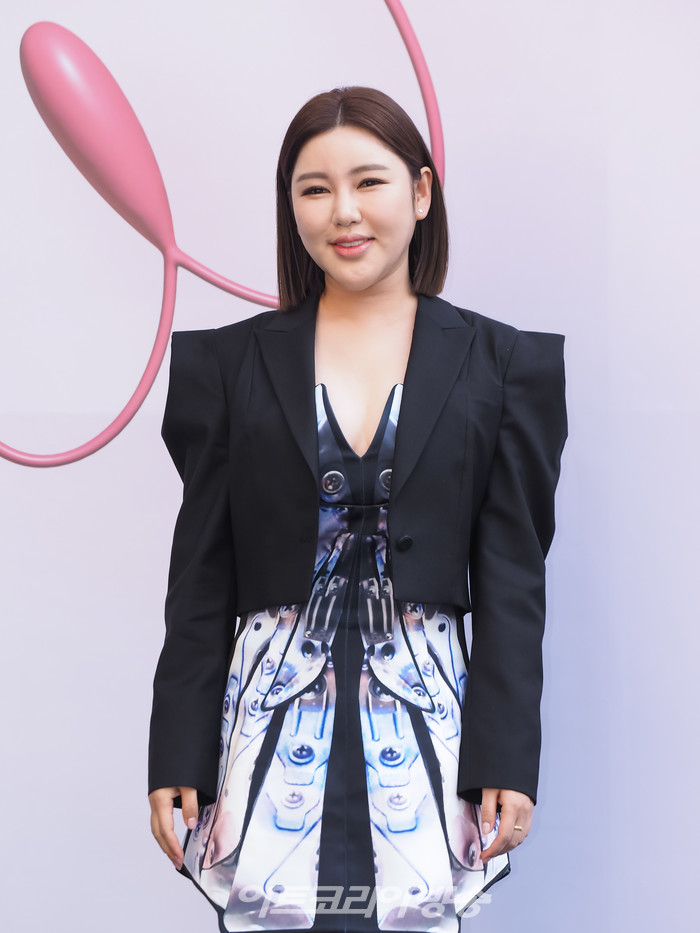 '2023 F/W 서울패션위크' 이상봉 디자이너의 이상봉(LIE SANG BONG) 패션쇼 포토월(송가인) 2023.03.19 사진 ⓒ아트코리아방송 이용선 기자​​